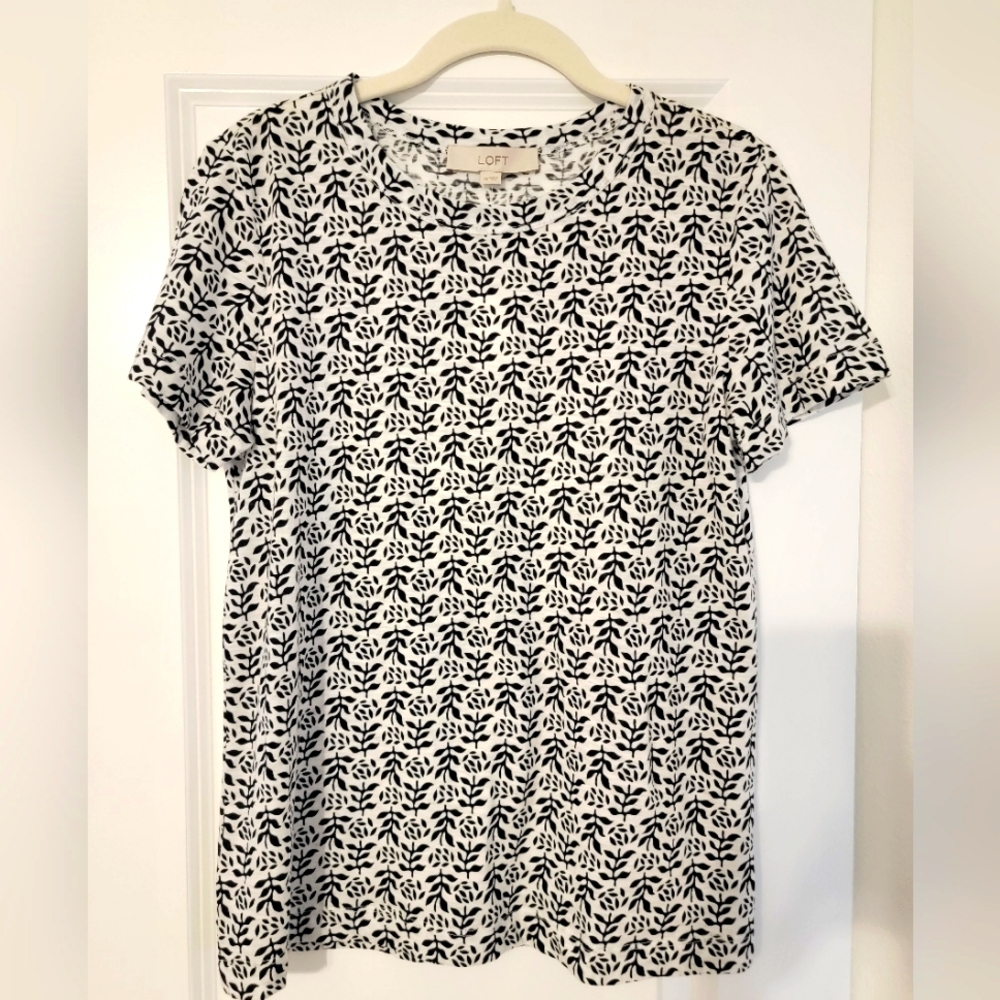 NWT Ann Taylor Loft Crewneck Tee-XS